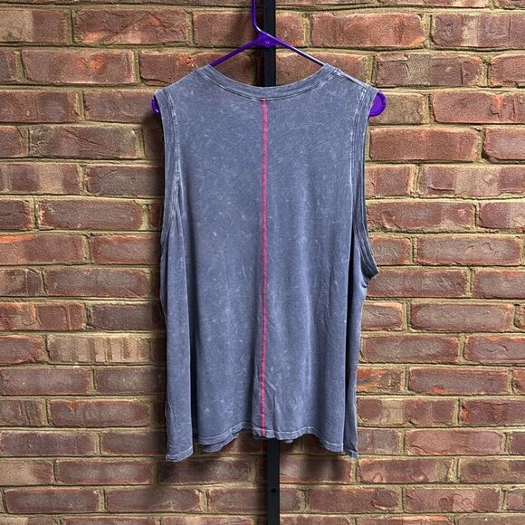 Peloton Women’s Gray Tank Top Size 3X - Picture 4 of 6